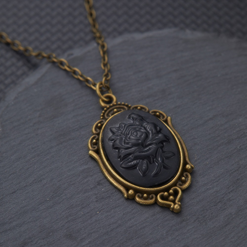 Collier pendentif ovale rétro  - Y2K Ethnic Fashion avis et prix