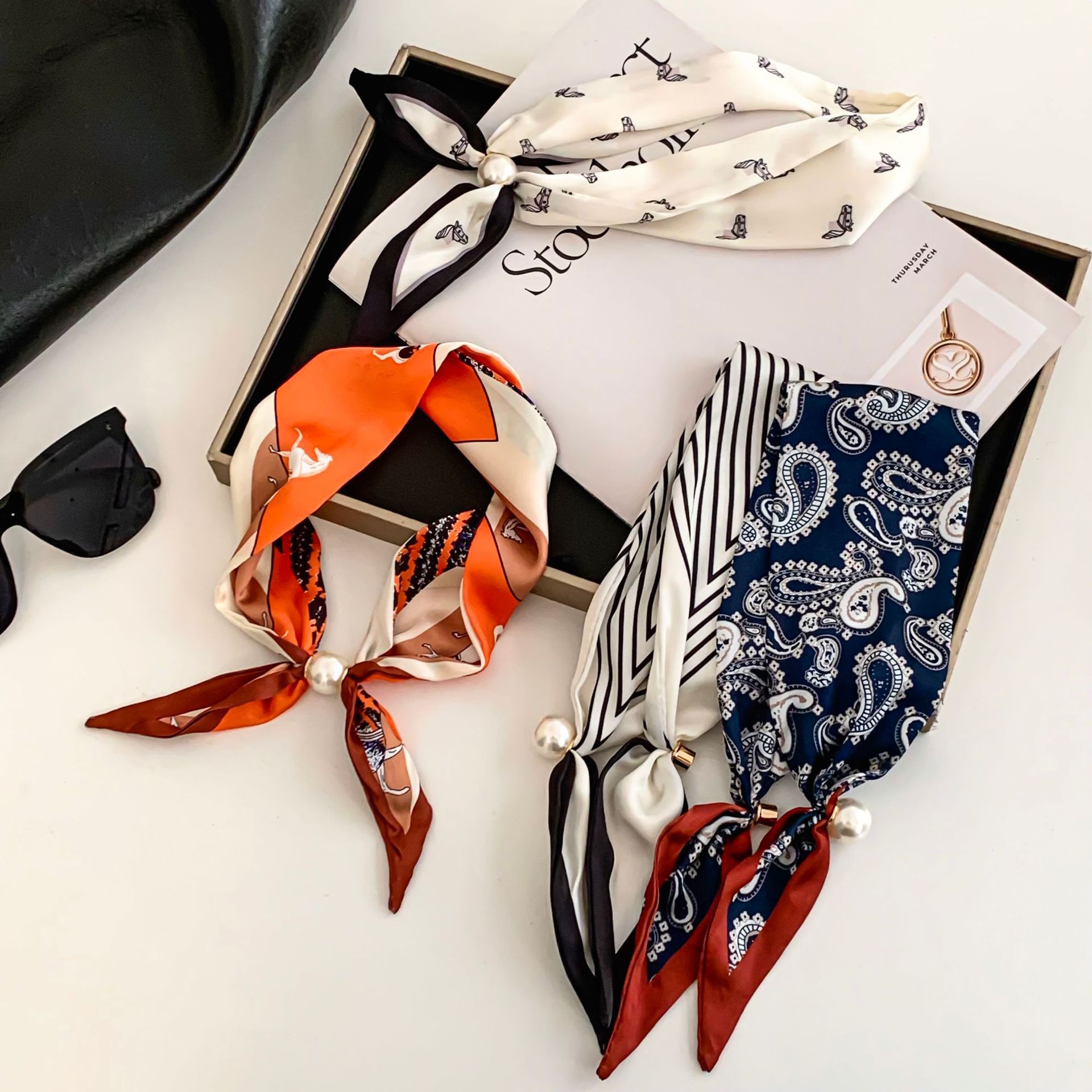Foulard en soie motif fleur de - Ethnic Fashion Collection avis et prix
